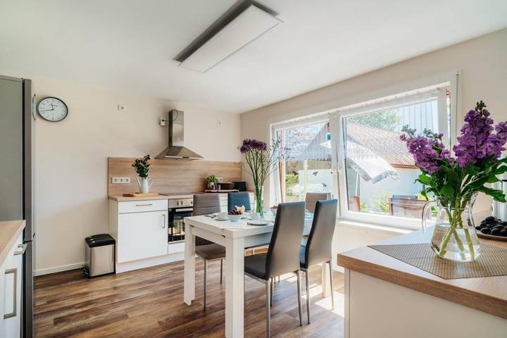 Ferienhaus für 7 Personen, mit Garten und Ausblick in Tanne - 2