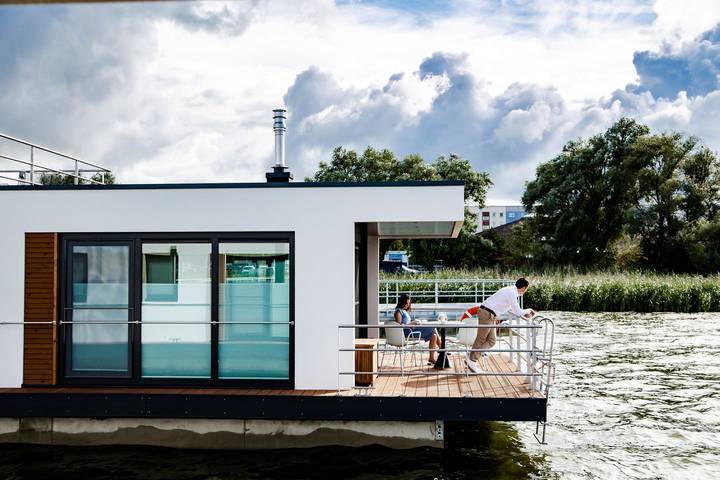 Kranichnest Schwimmhaus: Seeblick, Terrasse, Kaminofen & Platz für 4 Gäste in Ribnitz, Ribnitz-Damgarten