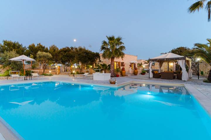 Location de vacances pour 15 personnes, avec jardin et jacuzzi, adapté aux familles à Taviano - 4