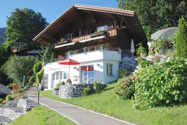 Chambre d’hôte pour 2 personnes, avec vue et terrasse ainsi que jardin et vue sur le lac à Brienz