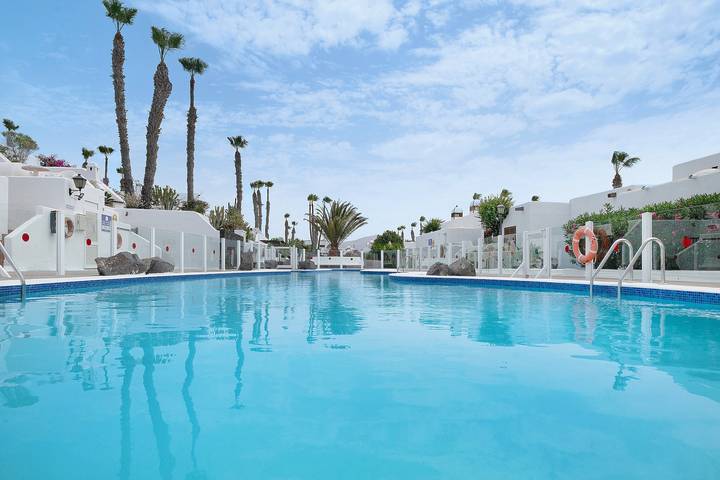 Ganze Wohnung, Apartment "Puerto Chico E" mit Meerblick, gemeinschaftlich genutztem Pool, Terrasse und WLAN in Playa Blanca, Yaiza
