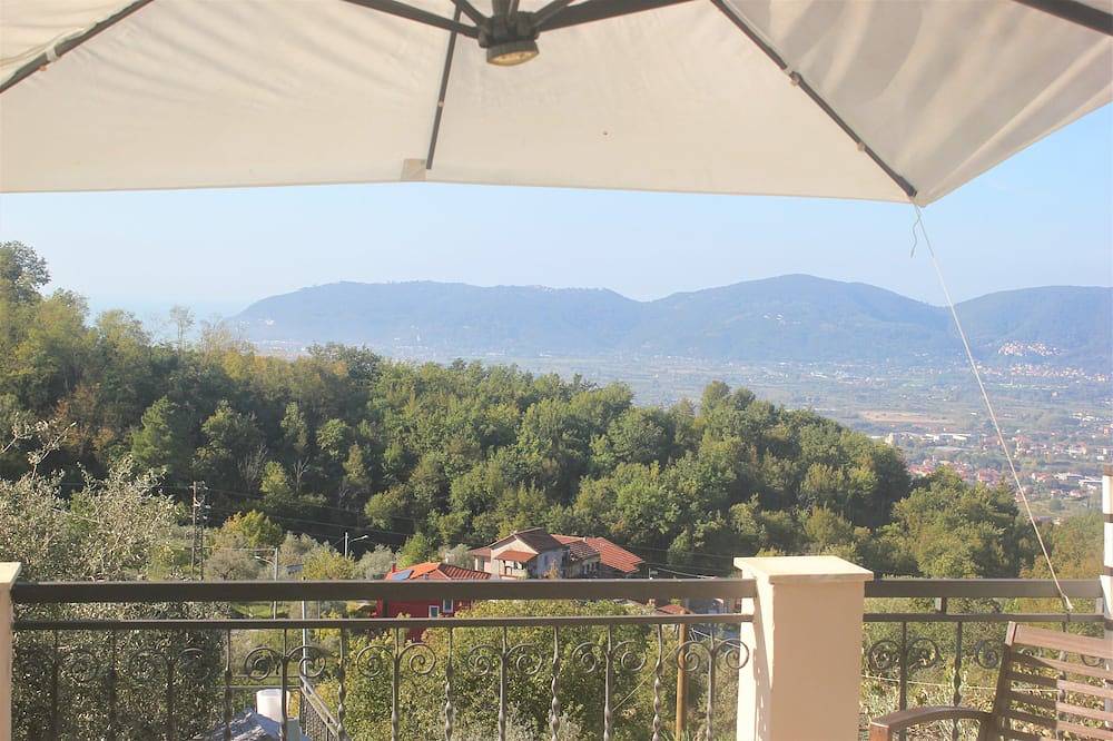 Geheel appartement, Green Twee kamers, ontspannen in het uitzicht op het platteland en ongeëvenaarde, prive zwembad in Castelnuovo Magra, Italiaanse Rivièra