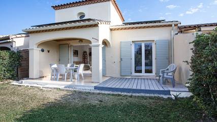 Location de vacances pour 7 personnes, avec jardin et piscine, animaux acceptés dans Lac de Jouarrès