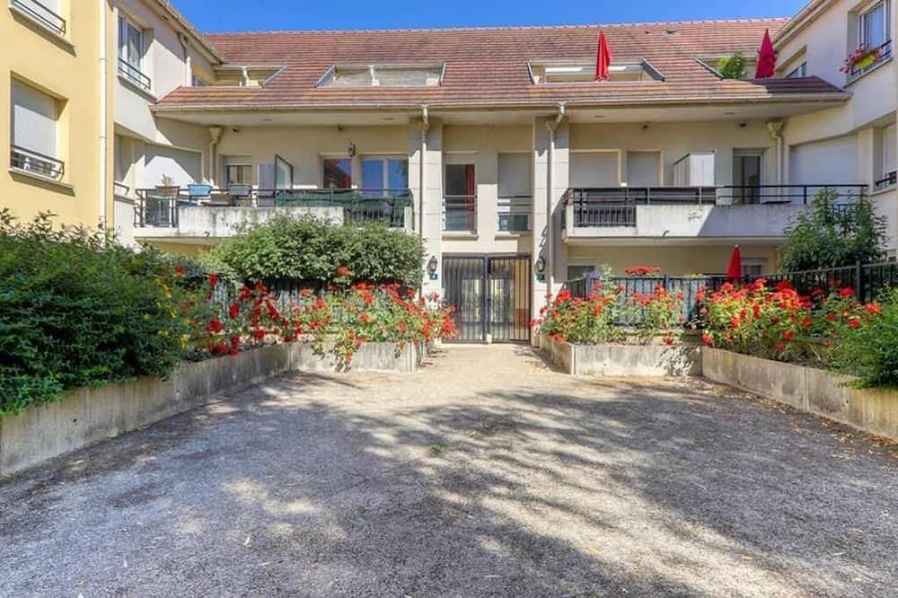 Entire apartment, Apartment for 6 people near Disneyland Paris - Terrace - Underground parking in Serris, Seine-et-Marne