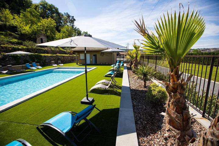 Location de vacances pour 8 personnes, avec piscine ainsi que jardin et vue, adapté aux familles à Rosières (Ardèche) - 2