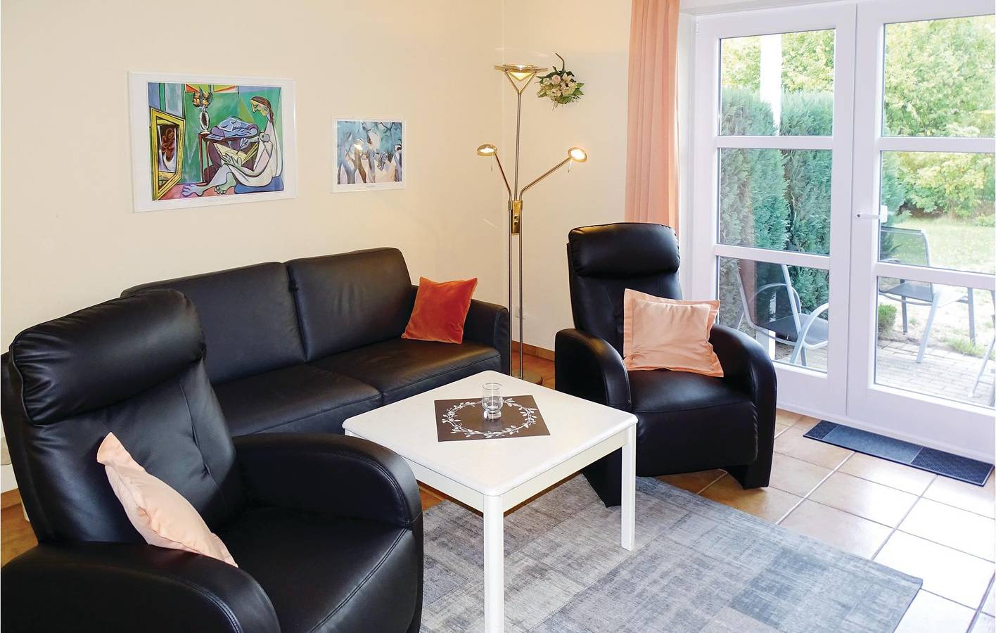 Ganze Ferienwohnung, Modernes Apartment am Strand mit TV, Terrasse und Parkplatz in Kirchdorf (Poel), Nordwestmecklenburg (Wismar und Umgebung)