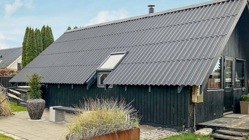 Ferieudlejning for 5 personer, med terrasse i Enø