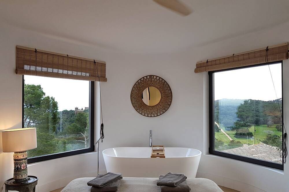 Villa \"Entre Ciel Et Mer\" Avec Vues Sur La Mer Et La Campagne +  Piscine Privée in Calella de Palafrugell, Palafrugell