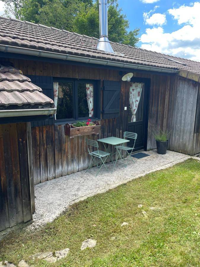 Gîte pour 4 personnes, avec terrasse ainsi que vue et jardin, animaux acceptés dans Cascades du Hérisson - 4
