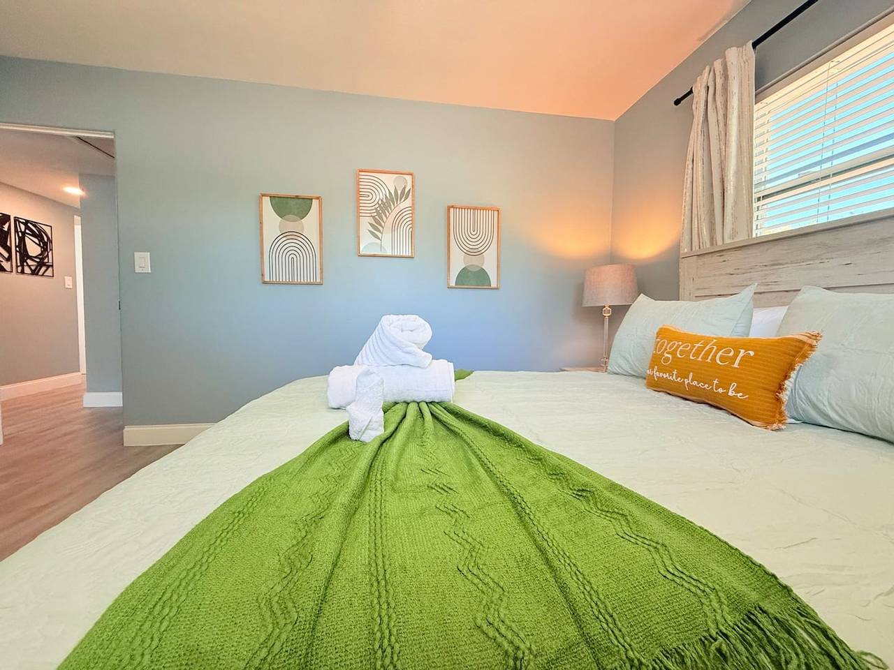 Spacious Modern, King bed, Game room & more in Orange County (FL)