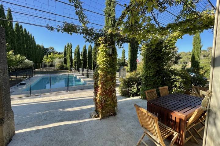 Maison de vacances pour 8 personnes, avec Terrasse ainsi que Jardin et Piscine à Rognes