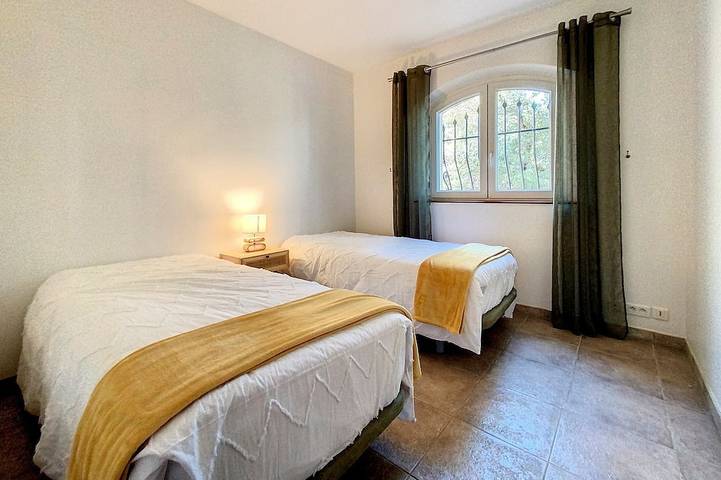 Villa for 10 people, with garden and balcony - 1
