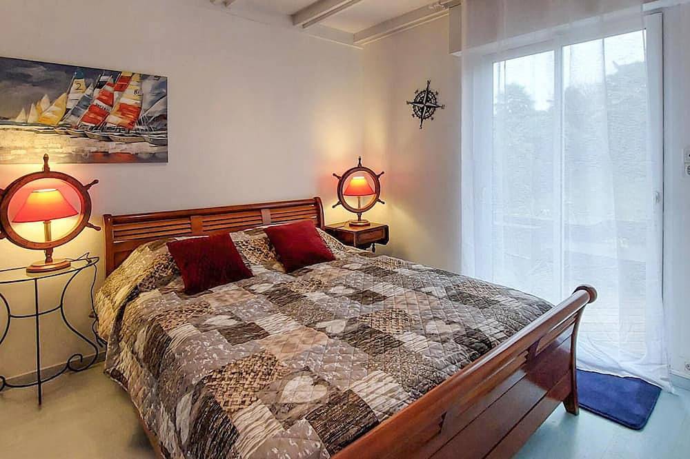 4 bedroom stunning home in Gouesnach in Gouesnach, Côte de Cornouaille