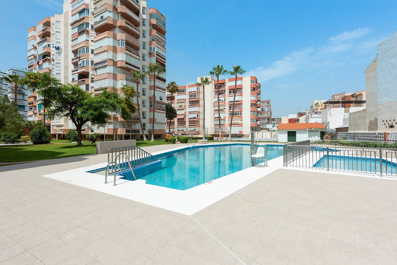 Ganzes Studio, Studio 'Sonia' mit Gemeinschaftspool, Wi-Fi und Klimaanlage in Playa de Torre del Mar, Torre del Mar