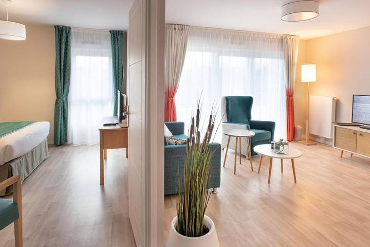 Appart’hôtel pour 2 personnes, avec piscine et sauna ainsi que vue et jardin, animaux acceptés