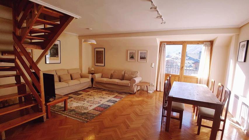 Apartamento de vacaciones para 8 personas, con jardín además de vistas y piscina - 1