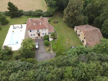 Chambre d’hôte pour 3 personnes, avec bassin pour enfant et vue ainsi que piscine et jardin, animaux acceptés à Castelnau-Chalosse
