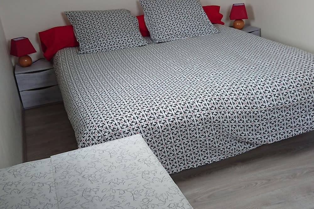 In the city as in the country! 2.7kms from the Valentre bridge in Pradines, Lot