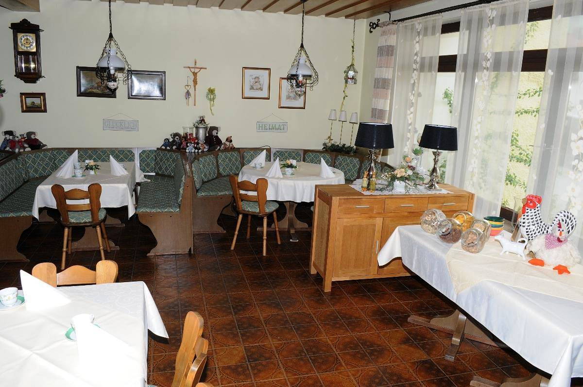 Pension Holzapfel - Doppelzimmer mit Wlan, 16qm in Essing, Altmühltal