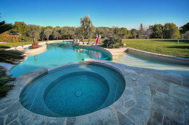 Villa pour 12 personnes, avec balcon et sauna ainsi que jardin et jacuzzi, adapté aux familles dans les Alpes maritimes - 4