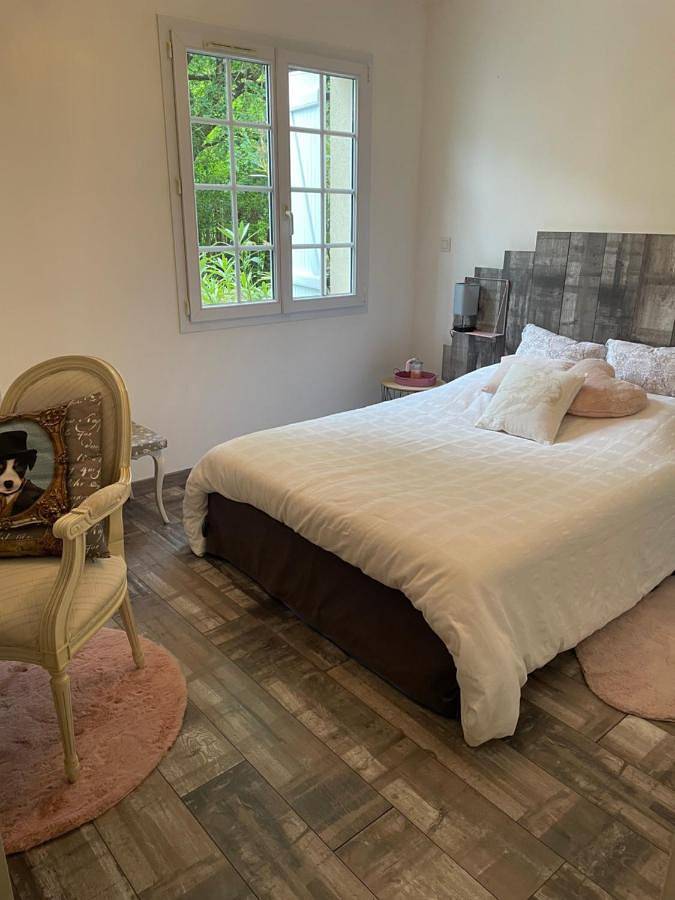 Chambre d’hôte pour 2 personnes, avec piscine et vue ainsi que terrasse et jardin