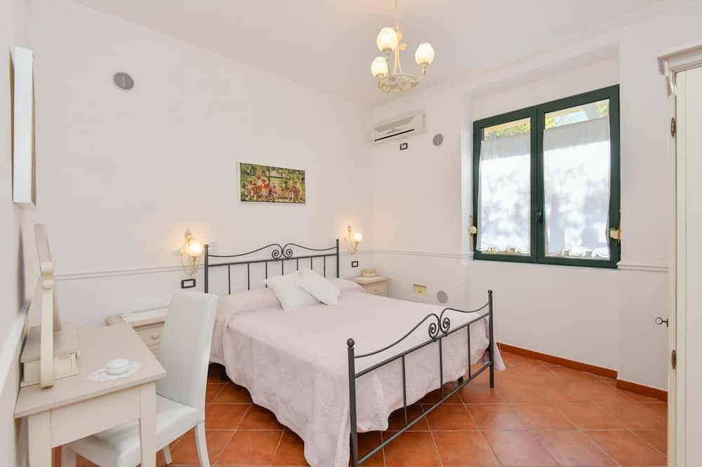 Appartamento Gremigna con Patio privato, accanto al giardino e alla piscina in Santa Maria di Castellabate, Cilento