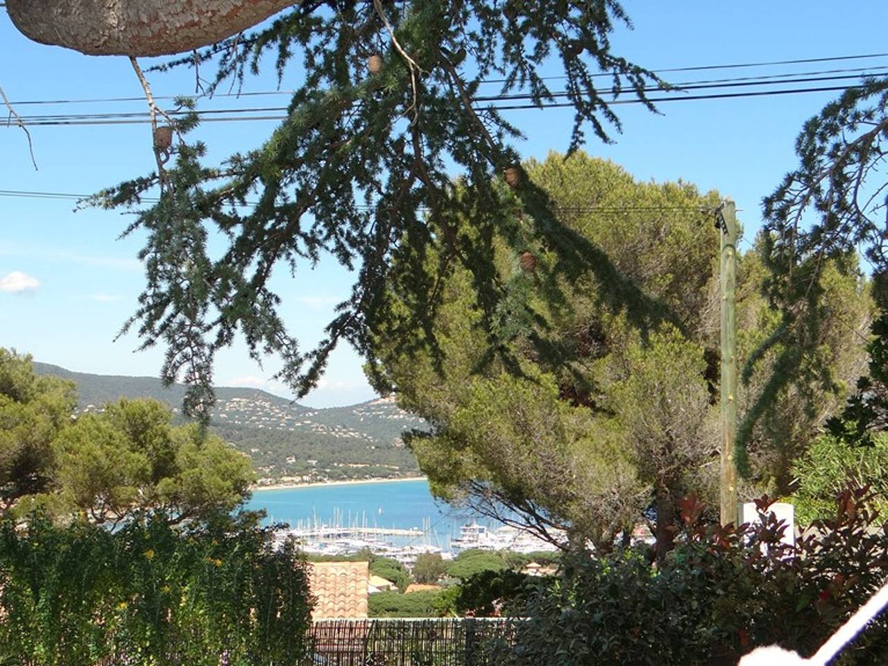 Appartement entier, Appartement T3 75m², 2 terrasses avec accès direct aux calanques, Wifi, parking privatif in Cavalaire-sur-Mer, Côte méditerranéenne (France)