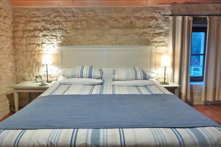 Gîte pour 4 personnes, avec terrasse et piscine à Chaix - 2