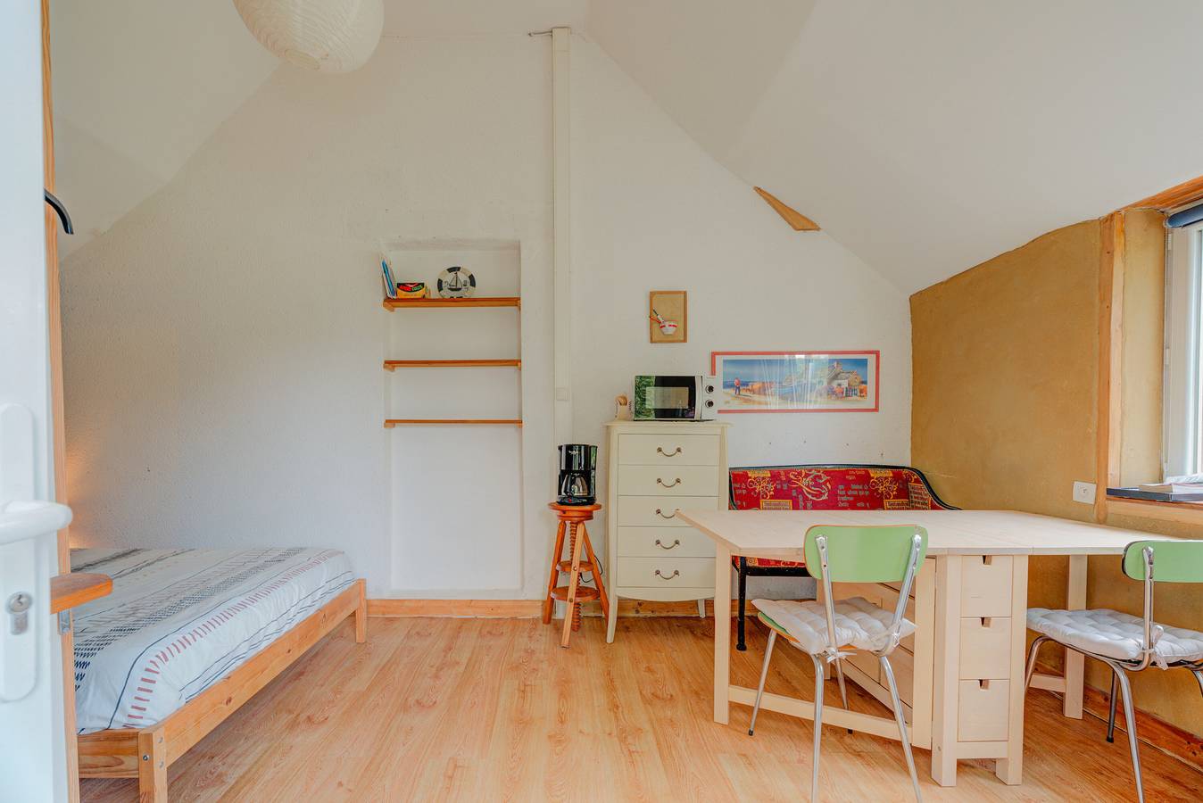 Studio entier, Studio 'Gite 1 ou 2 Personnes Sauna Et Étang' avec jardin partagé et Wi-Fi in Broons, Région de Dinan