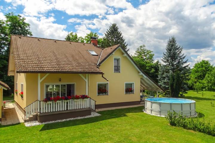 Ferienhaus für 9 Personen, mit Terrasse und Sauna sowie Pool in Slowenien