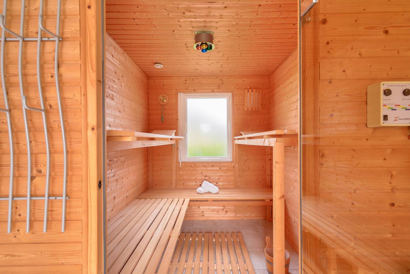 Piscine couverte - sauna - Maison pour 9 à Loctudy in Loctudy, Côte de Cornouaille