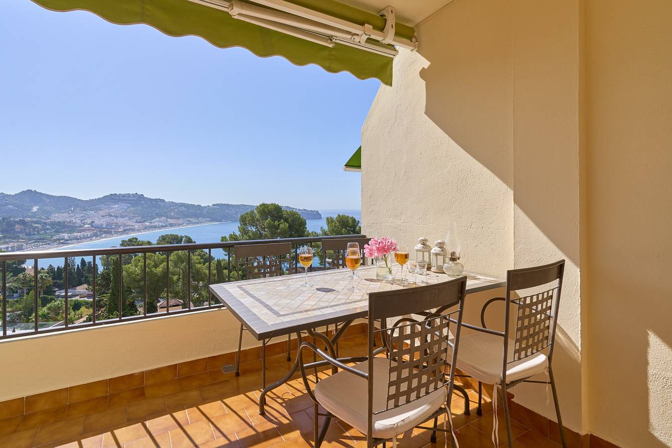Apartamento inteiro, Apartamento 'Apartamento Casita Del Mar' com vista para o mar, Wi-Fi e ar condicionado in La Herradura, Almuñécar