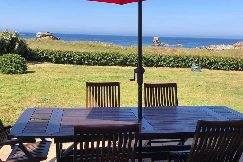 Charming family home-Lanidult: waterfront, sea view, verdant setting! in Lanildut, Región de Brest
