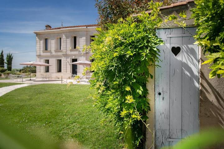 Location de vacances pour 2 personnes, avec piscine et vue ainsi que vue sur le lac et jardin à Saint-Androny - 2
