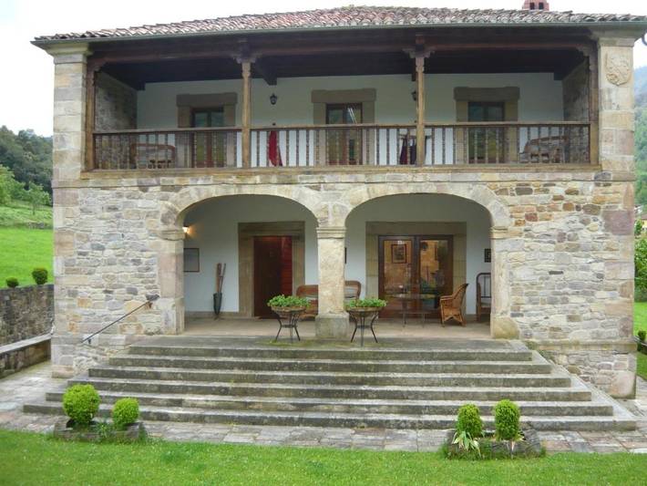 Casa rural para 15 personas, con Balcón y Terraza además de Jardín y Vistas en Liébana
