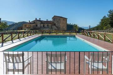 Gîte pour 4 personnes, avec jardin ainsi que piscine et vue à Dicomano