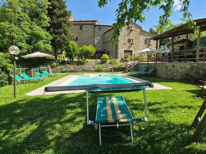 Ferienwohnung für 2 Personen, mit Terrasse und Garten sowie Pool und Ausblick