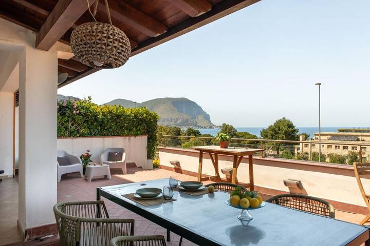 Villa per 6 persone, con Balcone e Idromassaggio nonché Terrazza e Giardino a Addaura