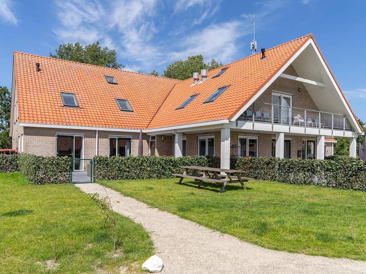 Eight-Bedroom Holiday Home in Nes, Westfriesische Inseln