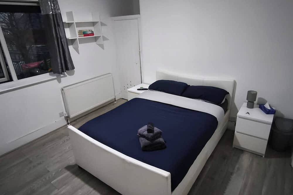 Top Location Large Double Room w Private Bathroom in Chelmsford, Essex