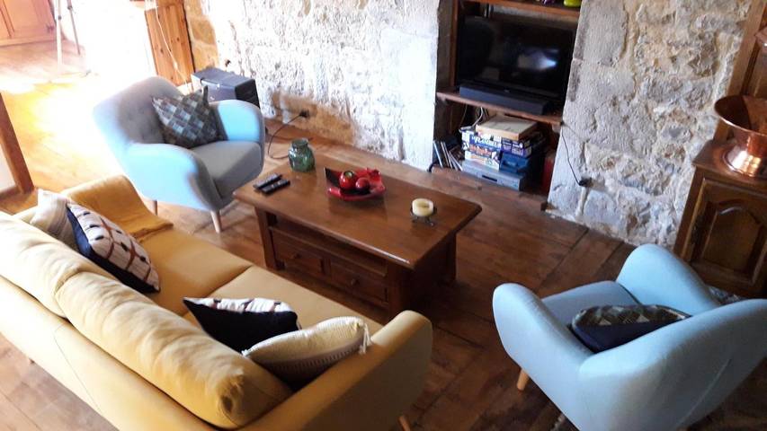 Gite 'Cap Del Mas' with Private Terrace and Wi-Fi in Ambeyrac, Quercy