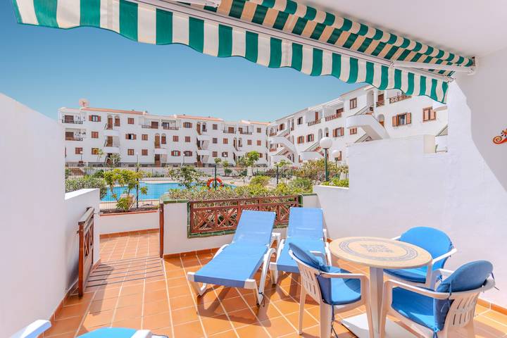 Ganze Wohnung, Ferienwohnung 'Victoria Court 2 51' mit Gemeinschaftspool, privater Terrasse & Wlan in Los Cristianos, Arona