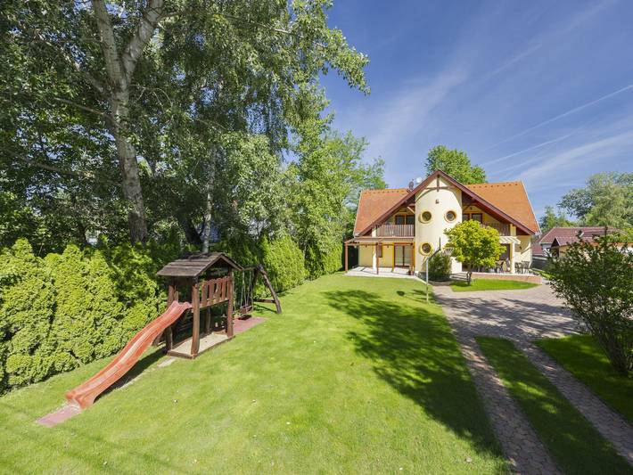 Ferienwohnung für 10 Personen, mit Garten und Balkon in Ungarn