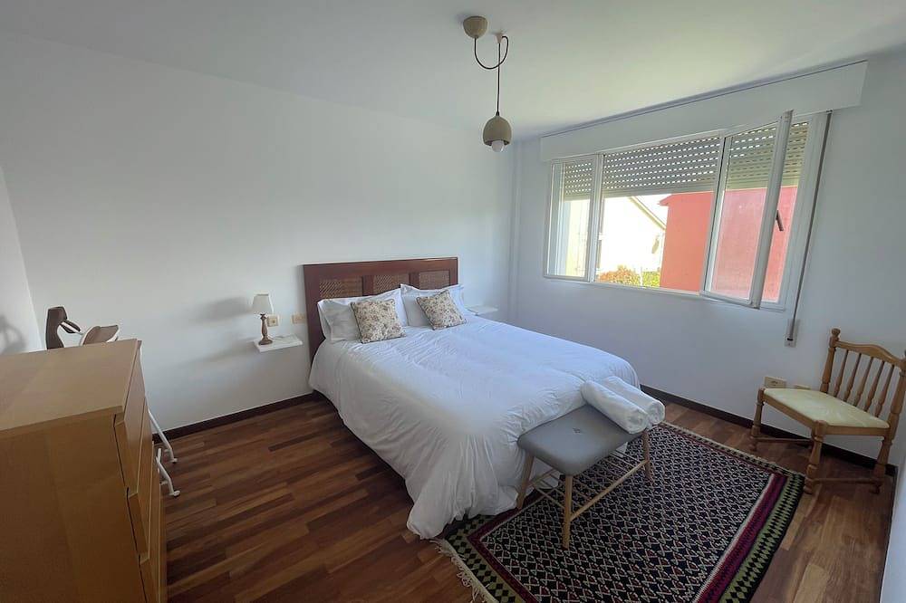 Entire apartment, Refurbished house 7 minutes walk from the beach, overlooking the Ria de Arousa. in A Pobra do Caramiñal, Rías Baixas