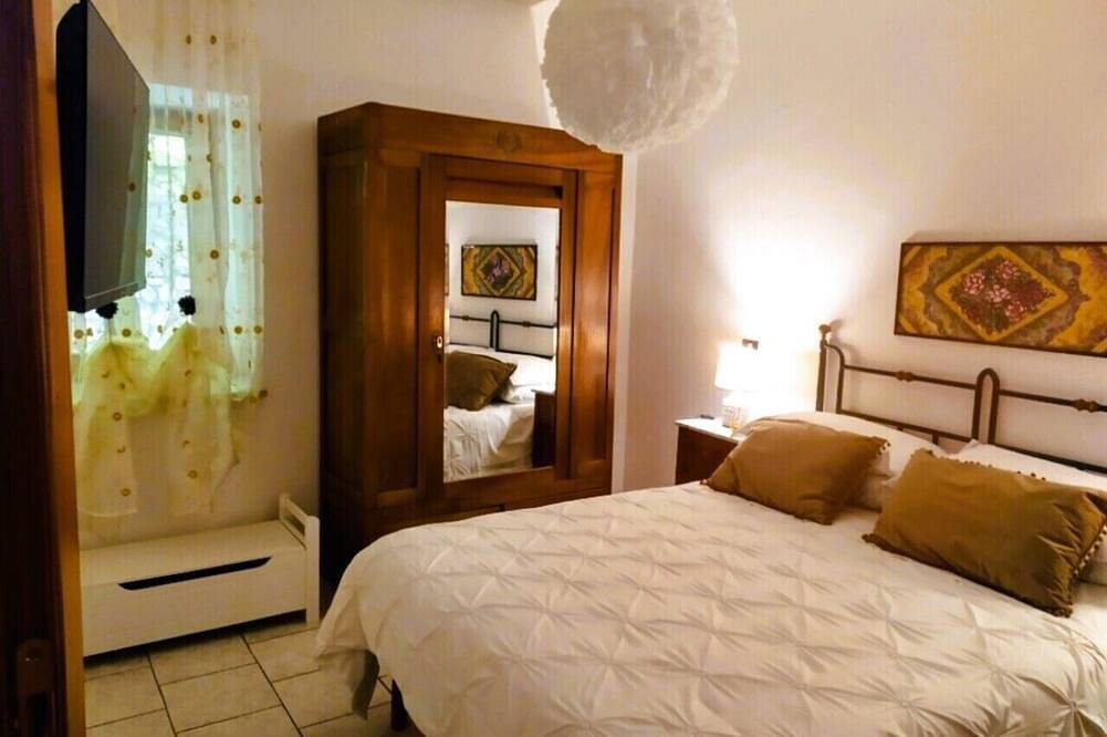 Entire apartment, Fantastic appartment in historical Center-Free Parking available few meters away in Spoleto, Perugia Province