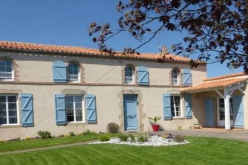 La Villa des Coeurs vendéens  Grand gîte en pleine campagne au calme in Mortagne-sur-Sèvre, Vallée de la Loire