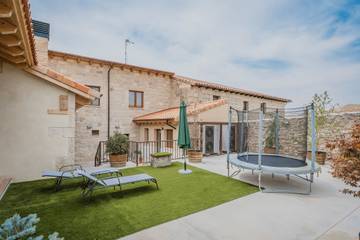 Casa rural para 16 personas, con jacuzzi y jardín en Castilla y León