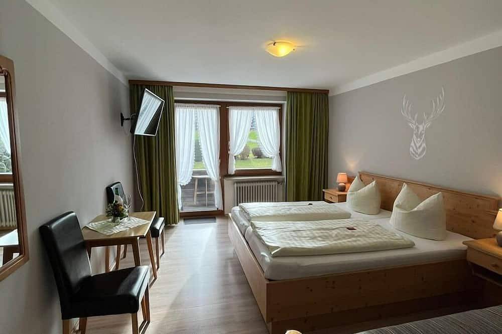 Ganze Wohnung, Ferienwohnung mit Biergartenblick, Dusche, Wc und Balkon in Staudach-Egerndach, Bayerische Alpen