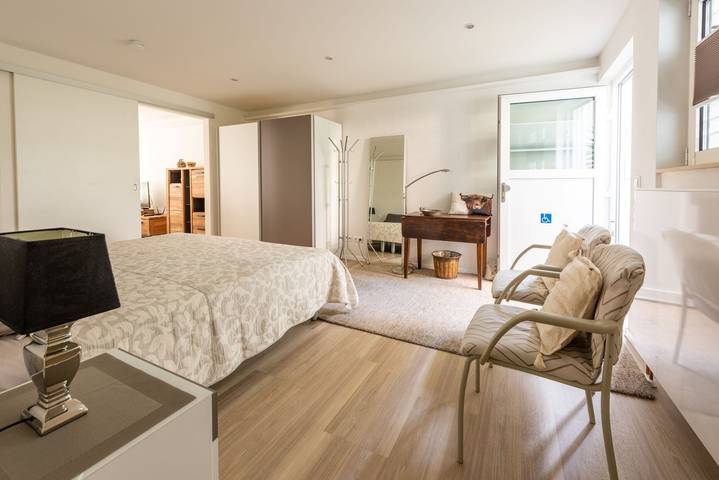 Ganze Wohnung, Großzügiges Ferienapartment mit geteiltem Garten - direkt im Zentrum von Kappelrodeck - barrierefrei in Kappelrodeck, Achertal