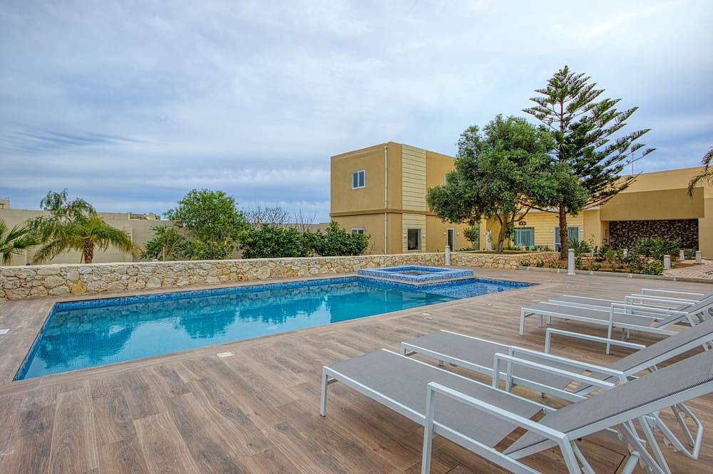 Ta’ Benna Villa Gozo Luxury Accommodation in Għajnsielem, Gozo